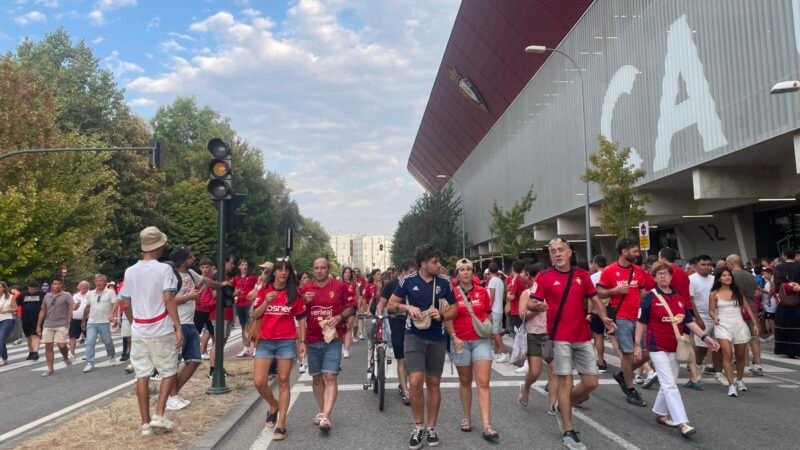 Chaos in Motion: When Crowds Turn Into Crushes