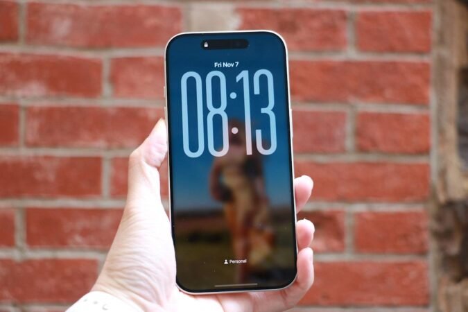 Stretch Your Lock Screen Clock in iOS 26