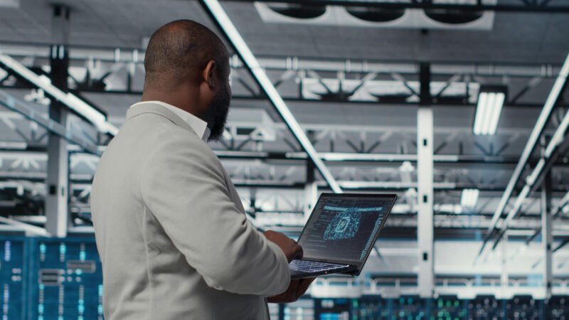 Schneider Electric & Deloitte Launch AI-Driven Digital Transformation in Industry
