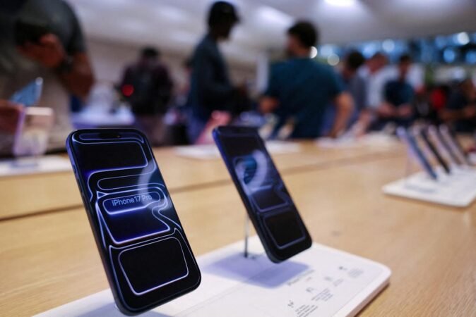Apple Closes Three US Stores, Including Historic Unionized Location